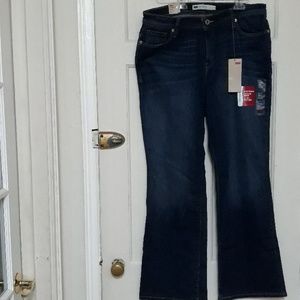 Women's plus size Levi's jeans